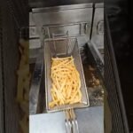 trucos para que queden crujientes al cocinar papas usando papel especial para freidoras