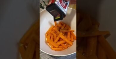 snack ligero hecho en freidora de aire de zanahoria crujiente